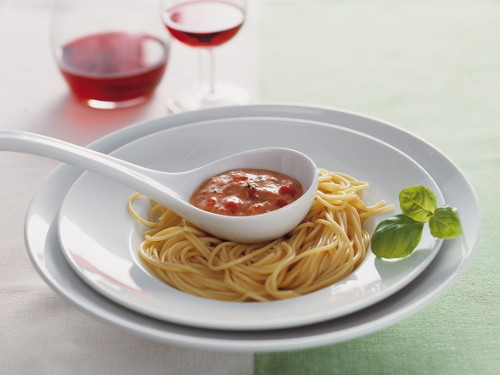 Špagety s rajčaty a bazalkou