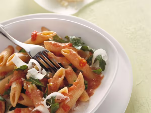 Penne s rukolou a rajčaty